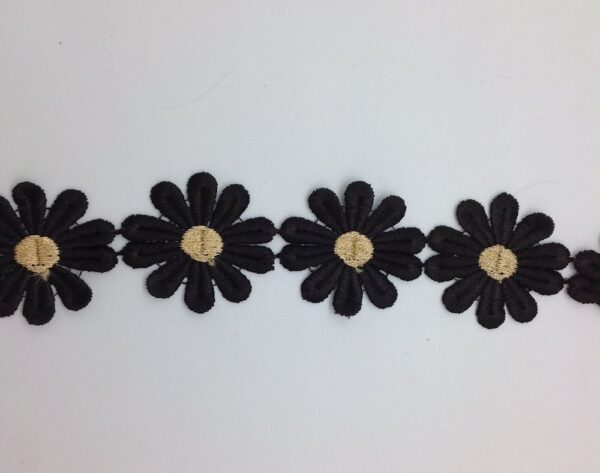 Embroidered Daisy Flower Lace, Large Size (5 cm)$2.00 p/m